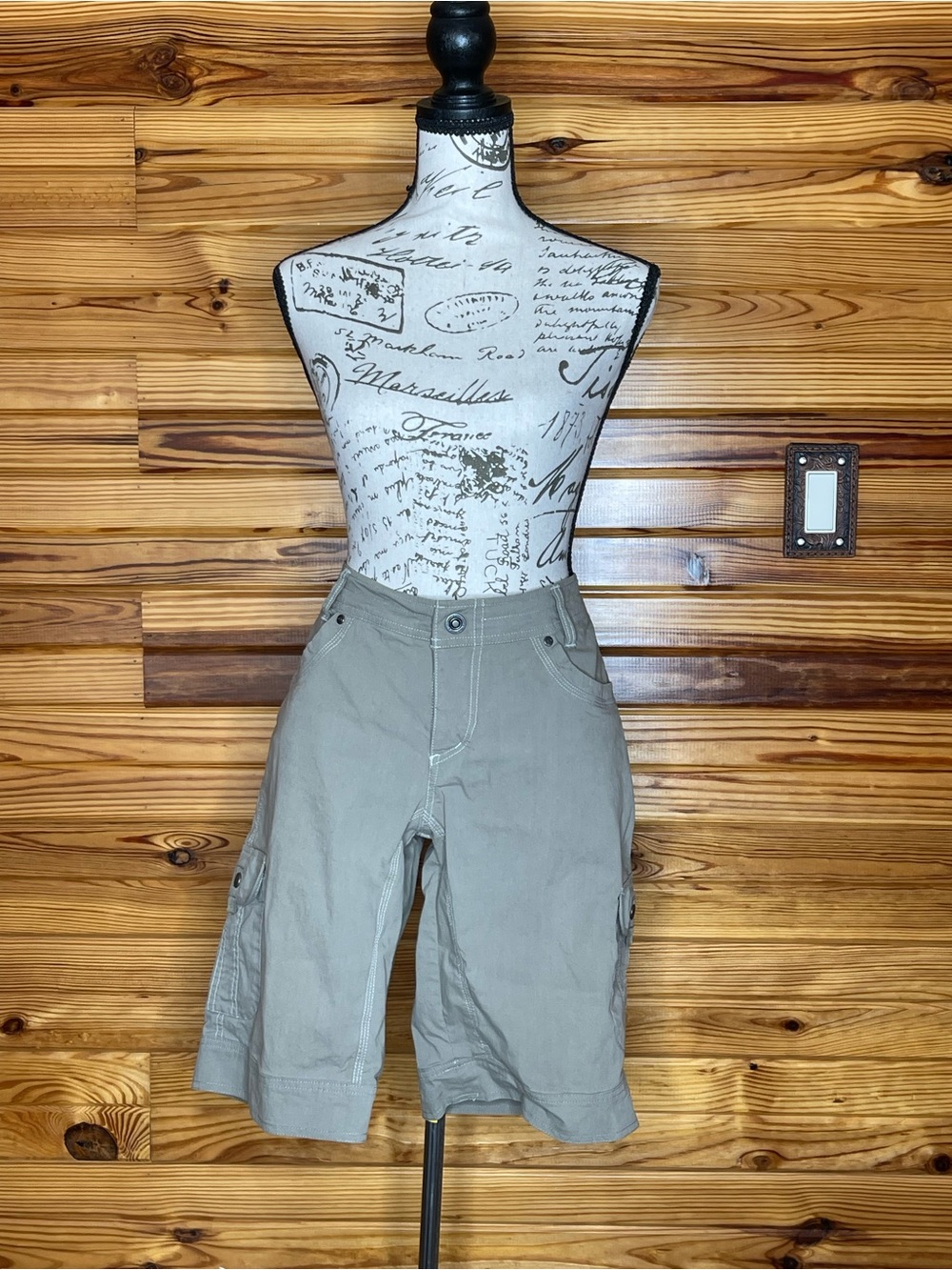 Kuhl Women's Cargo Shorts in Light Khaki SZ 10